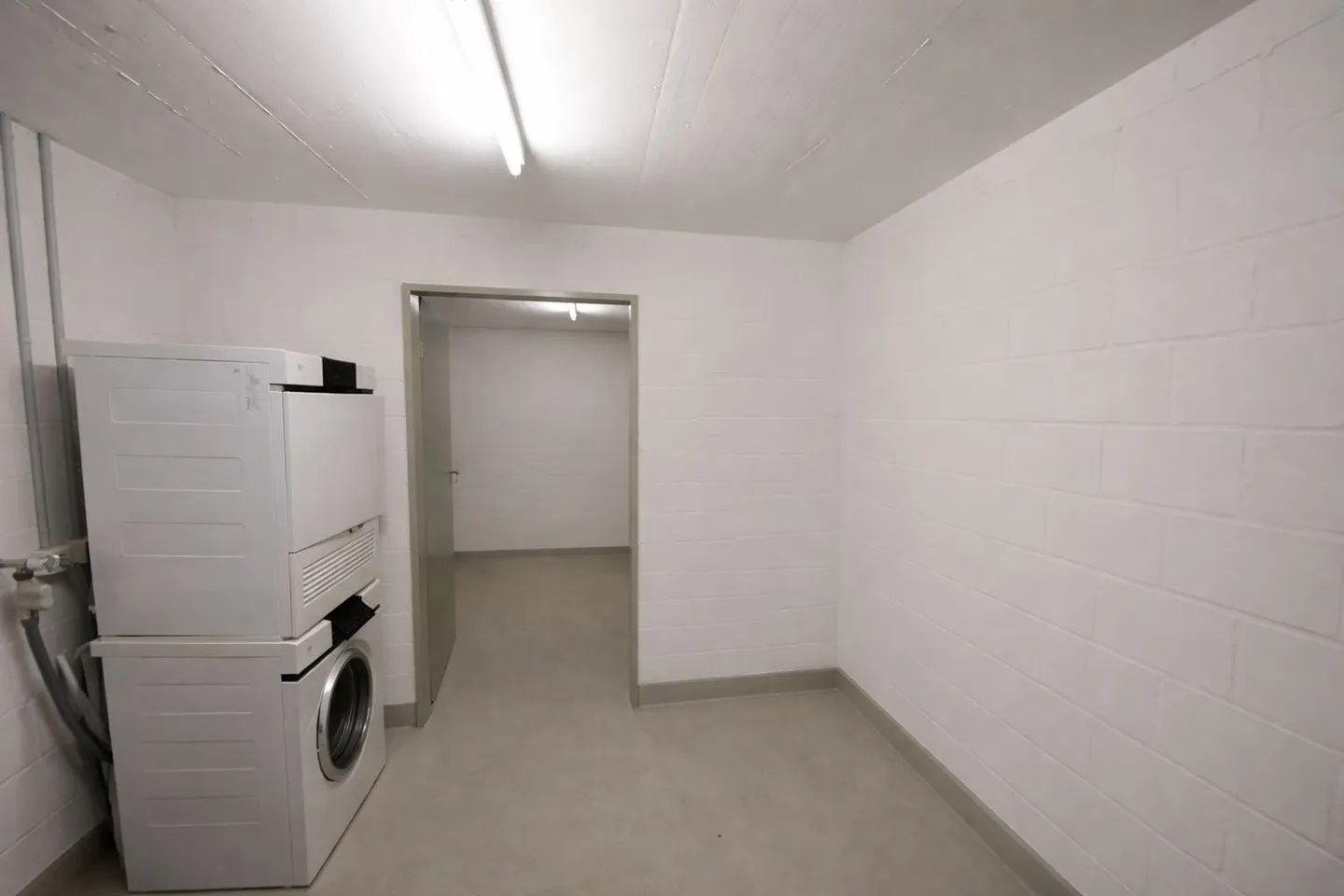 Modern Apartment with Balcony - Photo 8 of 8