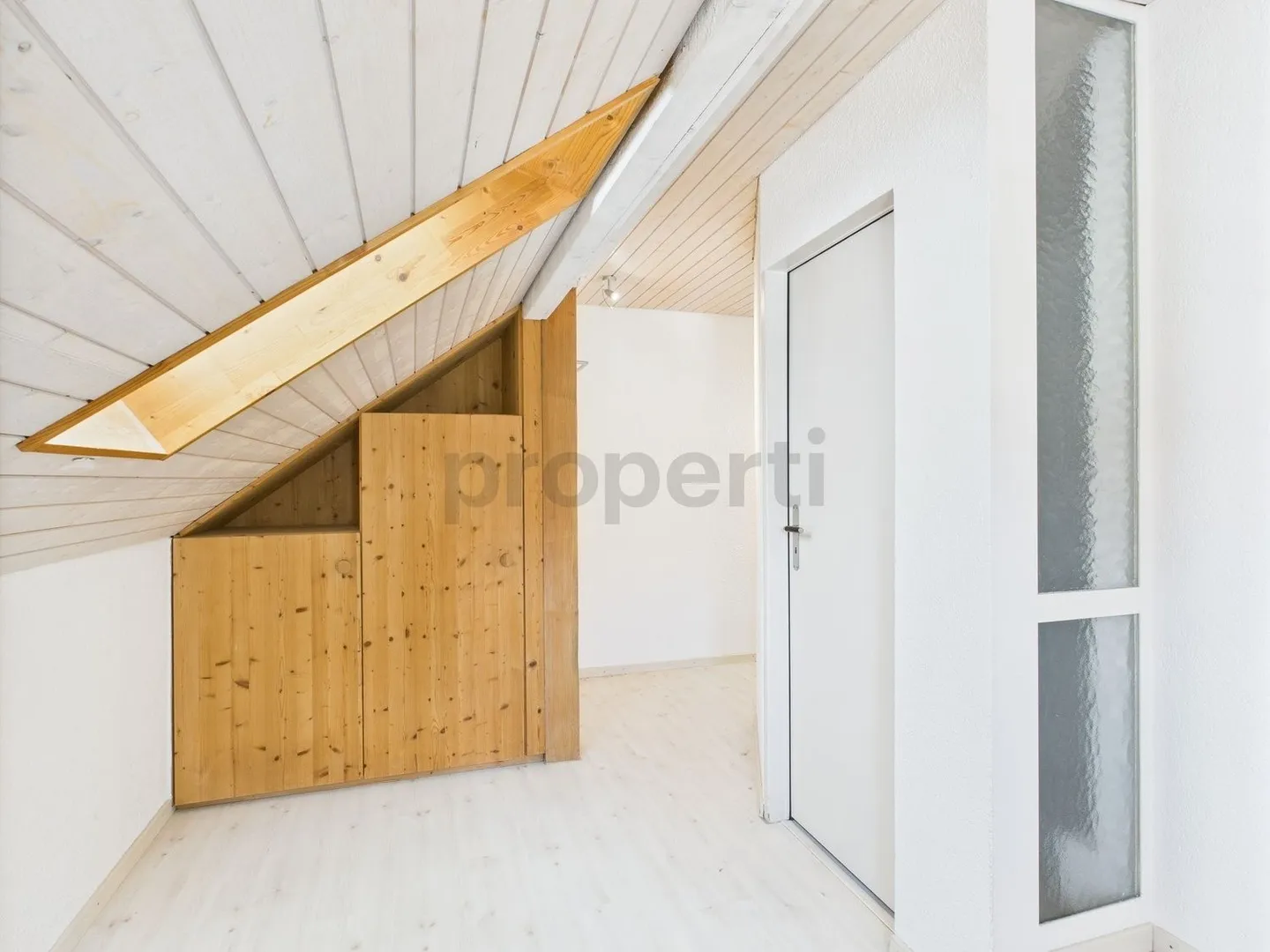 Ampio appartamento duplex di 2,5 stanze a Wettingen - Foto 6 di 11