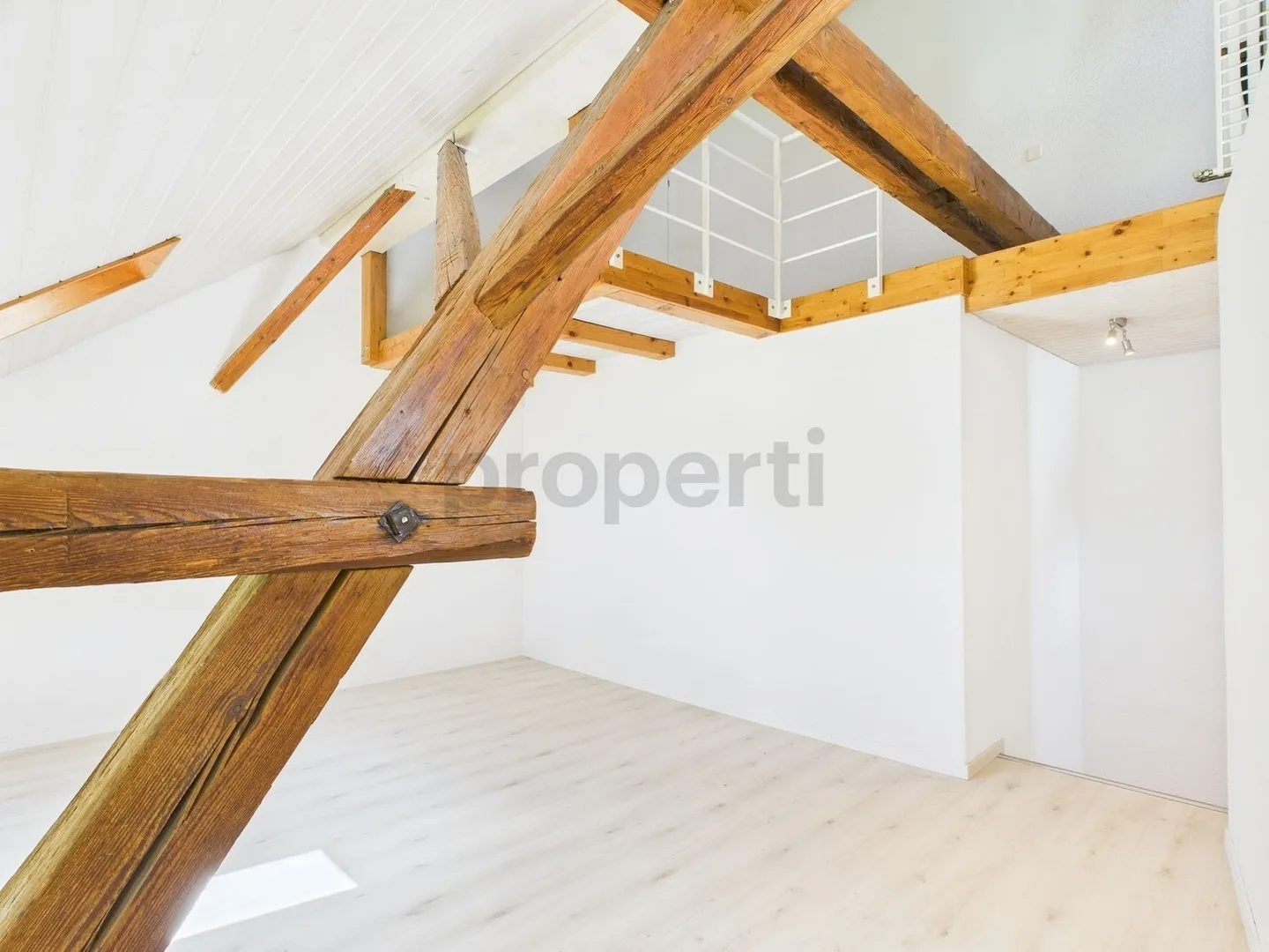 Ampio appartamento duplex di 2,5 stanze a Wettingen - Foto 9 di 11