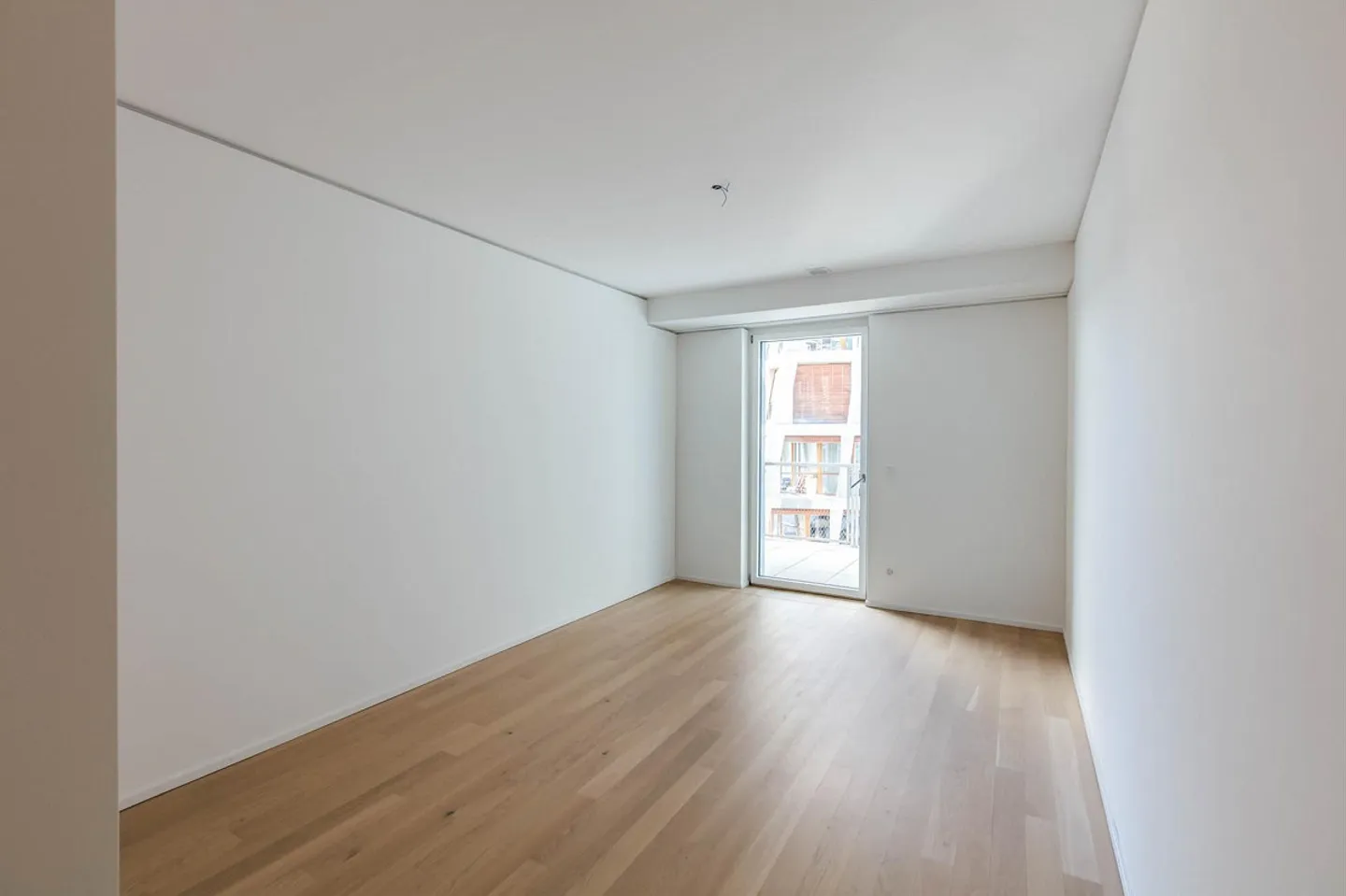 Modern 2.5-Room Apartment - Photo 3 of 4