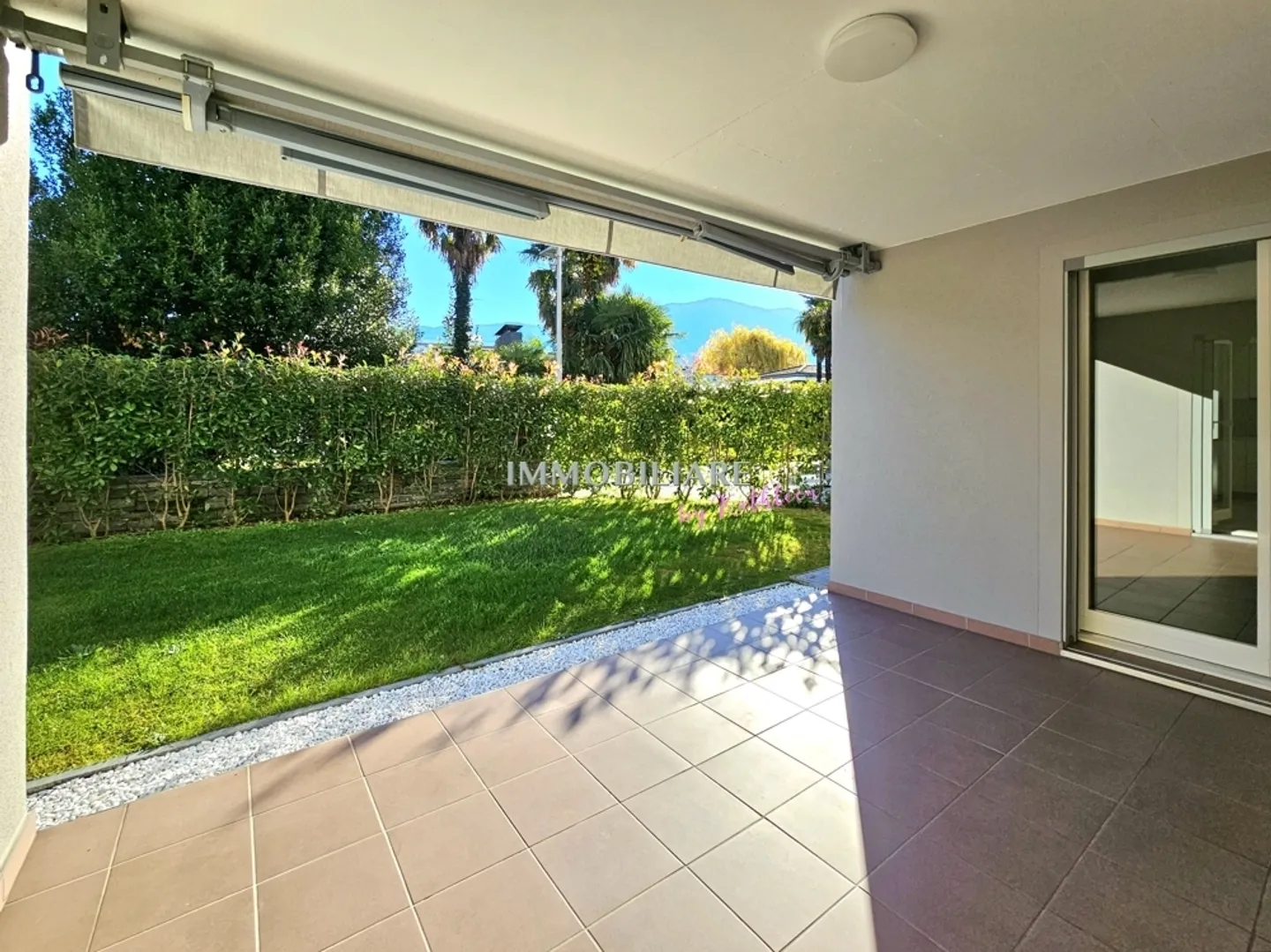 Appartamento con giardino, ristrutturato, soleggiato, tranquillo, mezzi pubblici a piedi, posto auto in garage - Foto 4 di 13