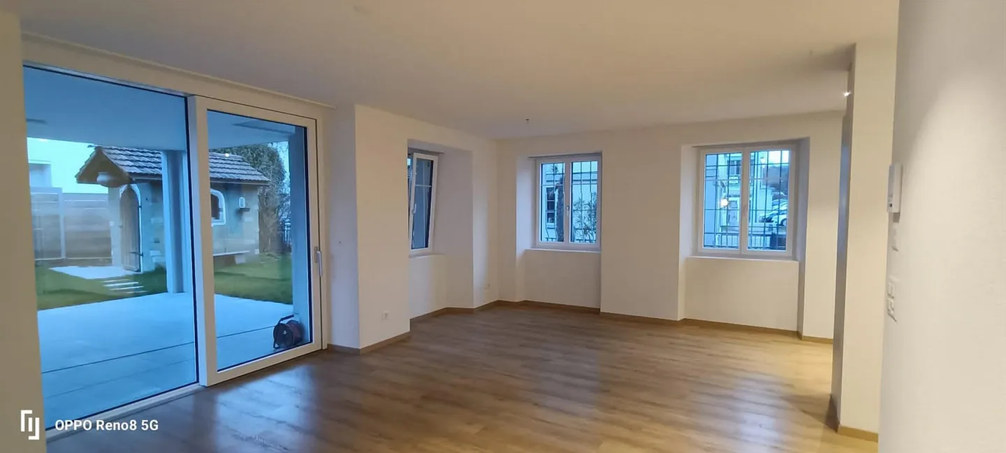 2.5-room apartment with patio - Photo 1 of 8