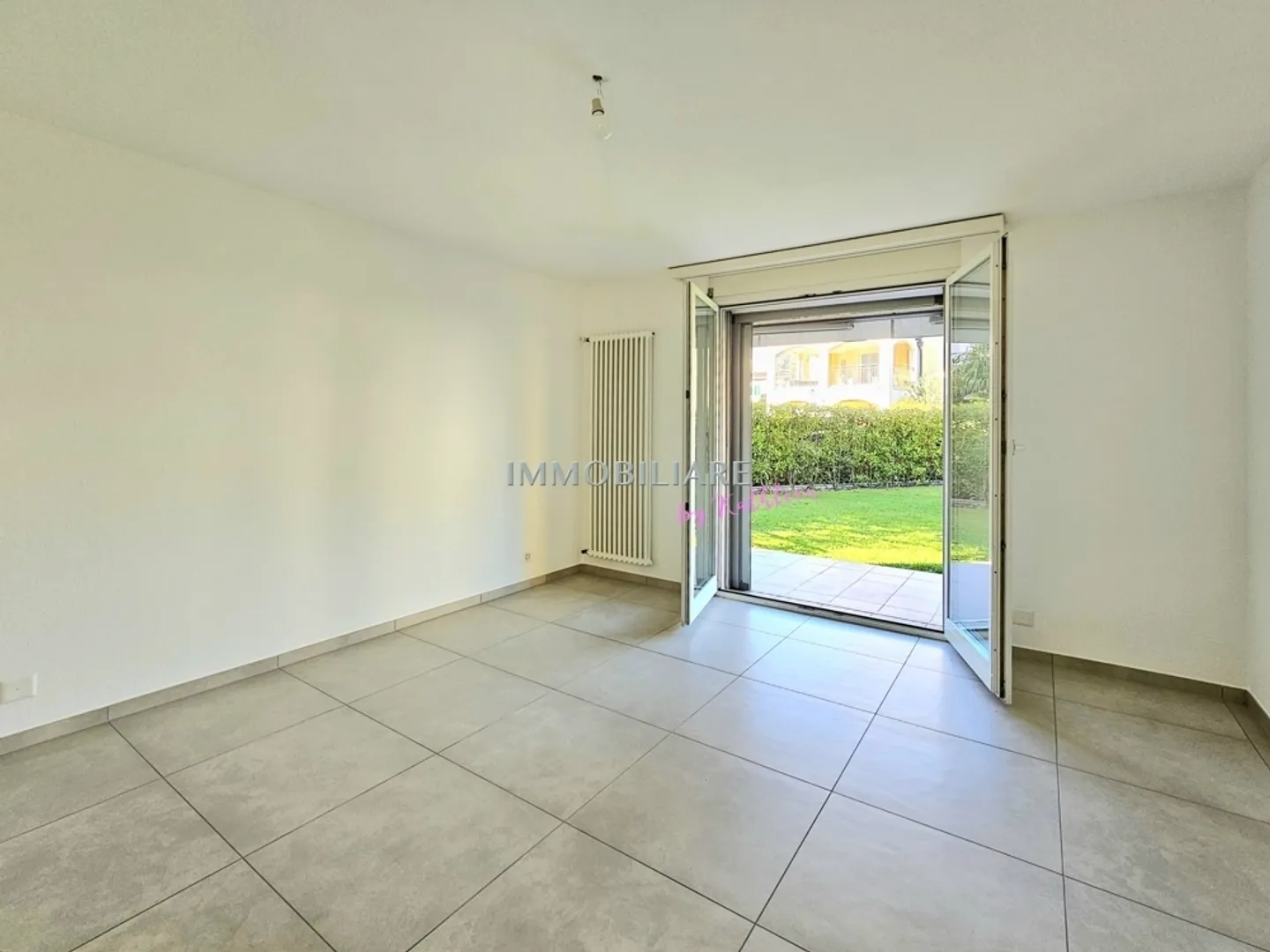 Appartamento con giardino, ristrutturato, soleggiato, tranquillo, mezzi pubblici a piedi, posto auto in garage - Foto 10 di 13