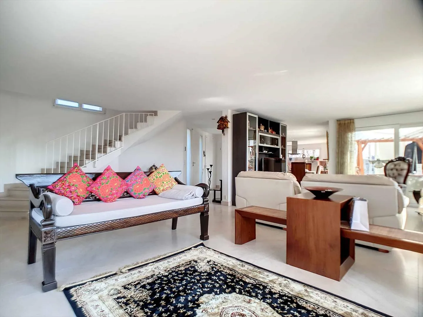 Duplex with garden adjacent to the International School of Lausanne (Yield 4%) - Photo 2 of 13