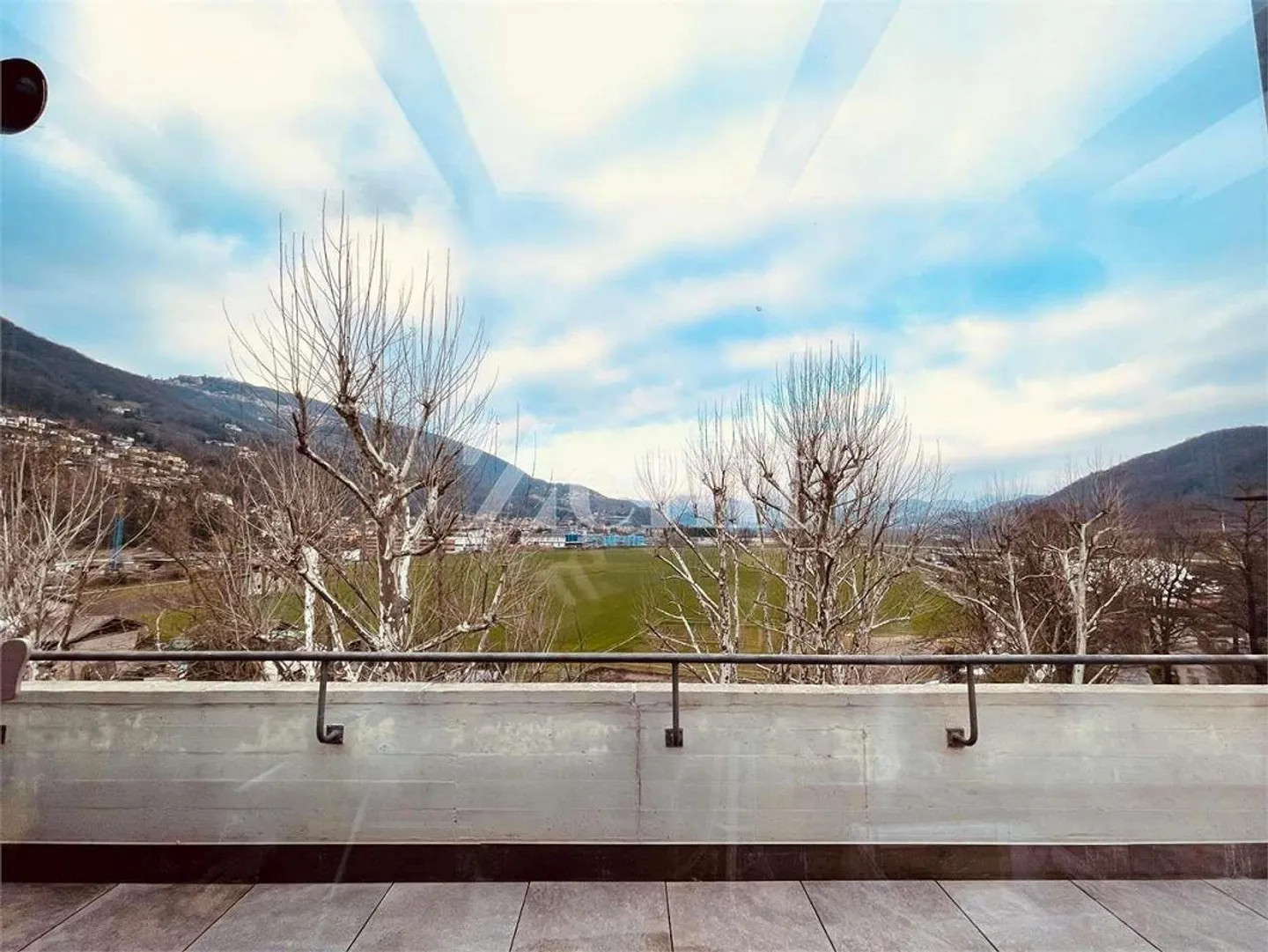 Attico elegante con giardino d'inverno e terrazza - Foto 1 di 8