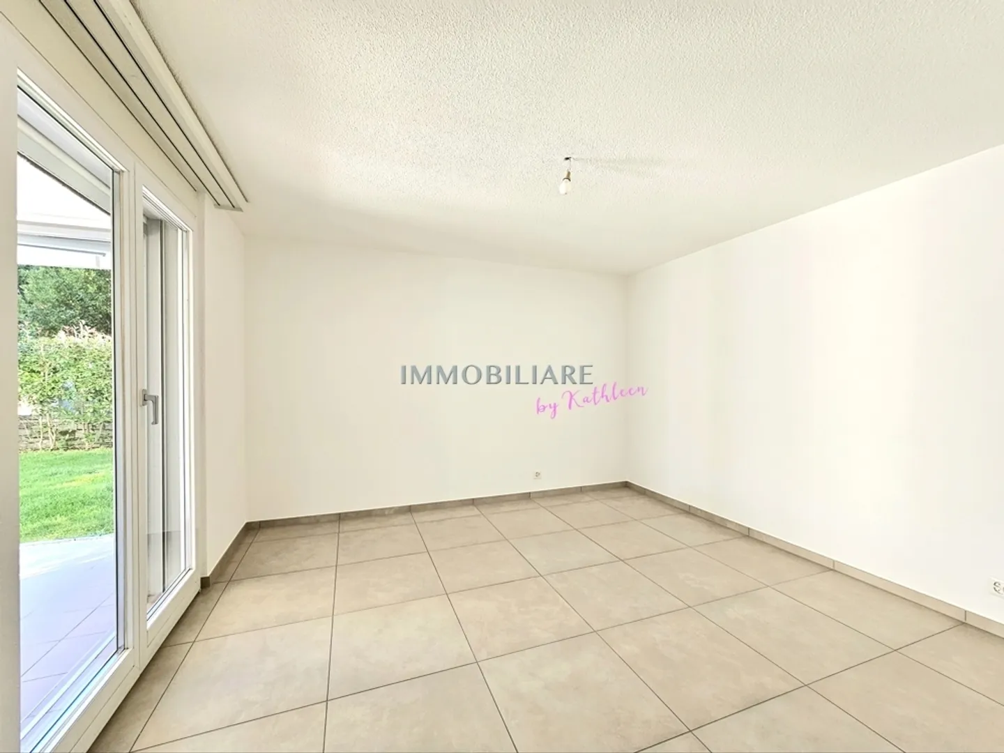 Appartamento con giardino, ristrutturato, soleggiato, tranquillo, mezzi pubblici a piedi, posto auto in garage - Foto 12 di 13