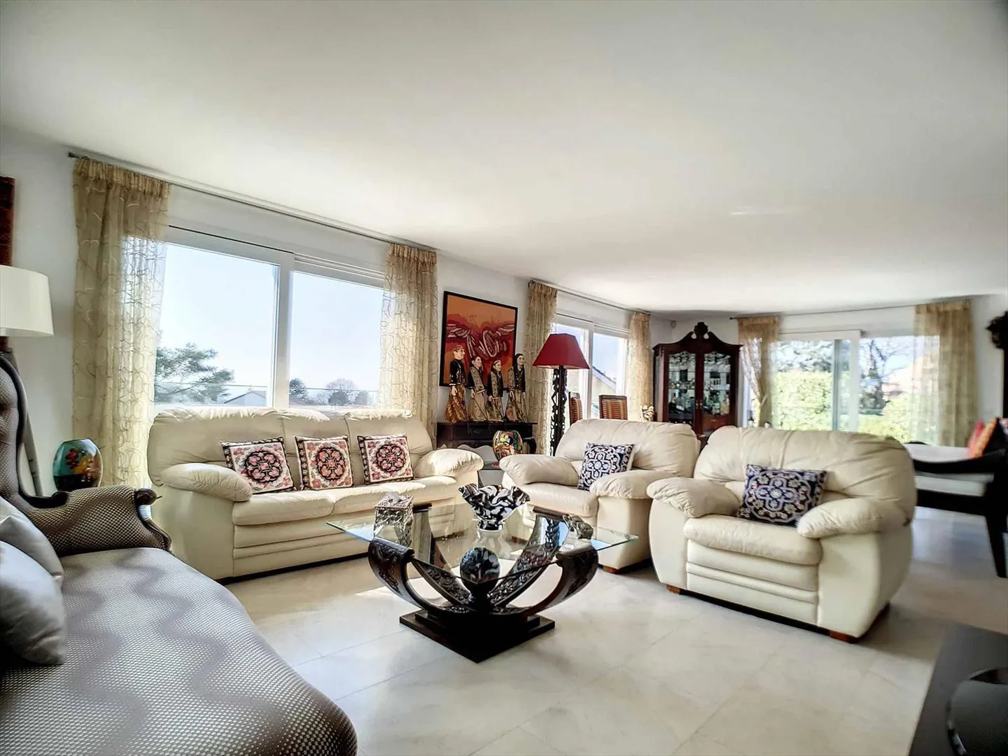 Duplex with garden adjacent to the International School of Lausanne (Yield 4%) - Photo 4 of 13