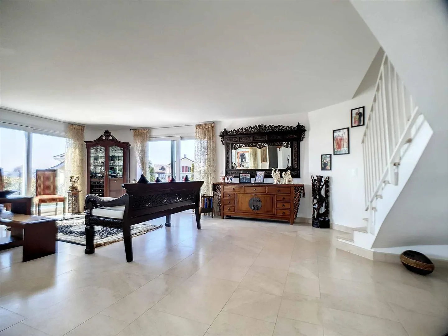 Duplex with garden adjacent to the International School of Lausanne (Yield 4%) - Photo 5 of 13