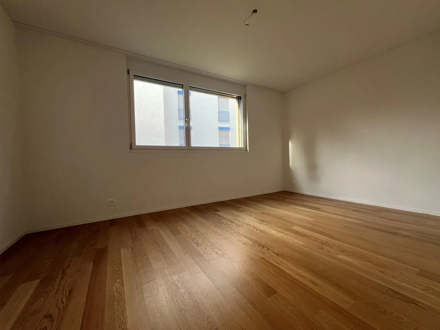 Moderne 3.5-Zimmer-Wohnung im Erdgeschoss - Foto 4 von 8