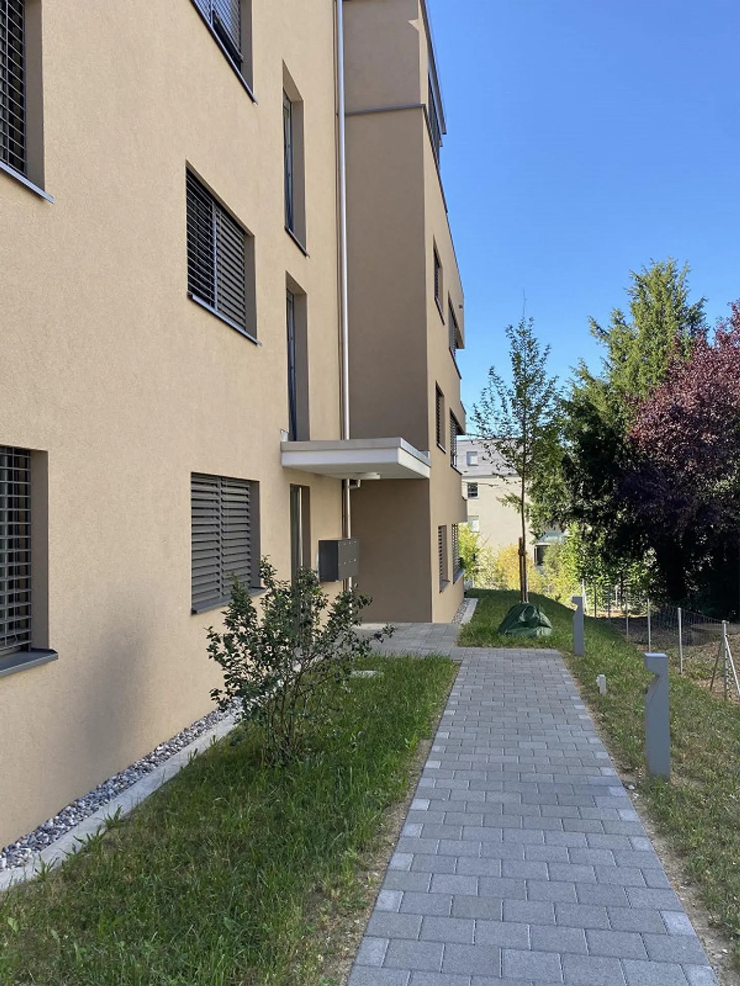 Moderne 3.5-Zimmer-Wohnung im Erdgeschoss - Foto 8 von 8