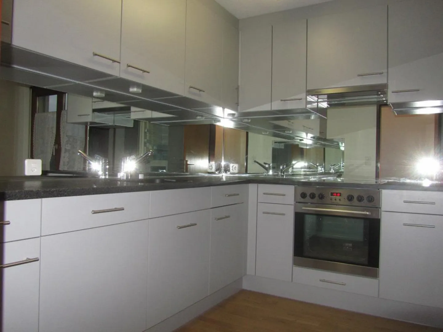 Spacious 4.5 Room Apartment with Balcony in Central Location - Photo 4 of 17