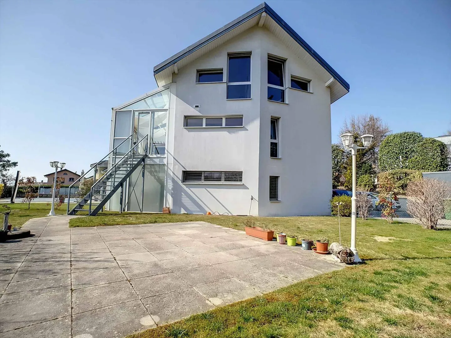 Duplex with garden adjacent to the International School of Lausanne (Yield 4%) - Photo 12 of 13