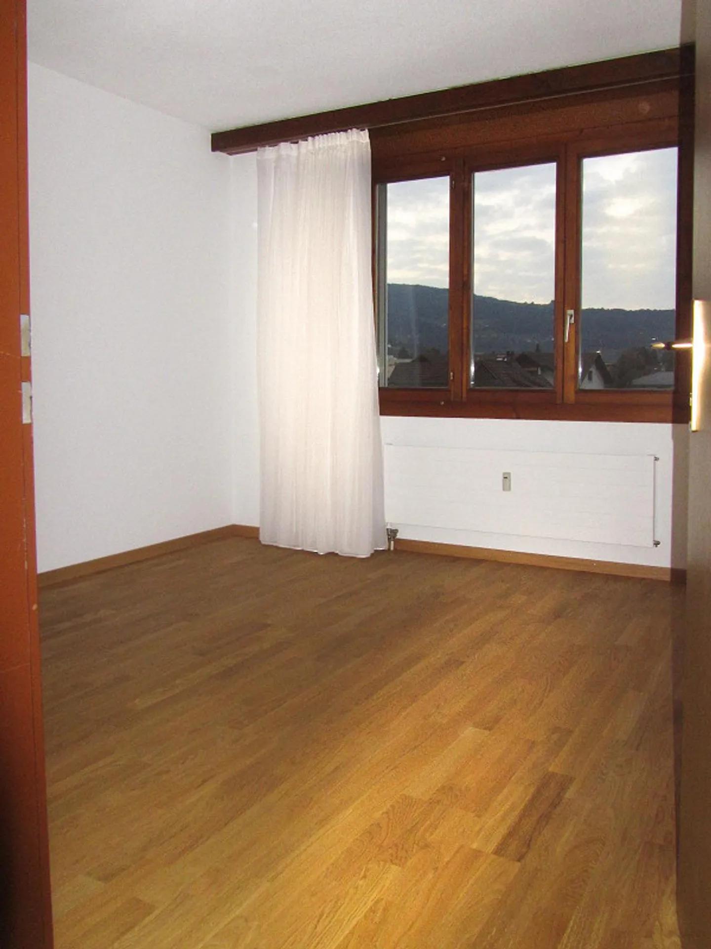 Spacious 4.5 Room Apartment with Balcony in Central Location - Photo 9 of 17