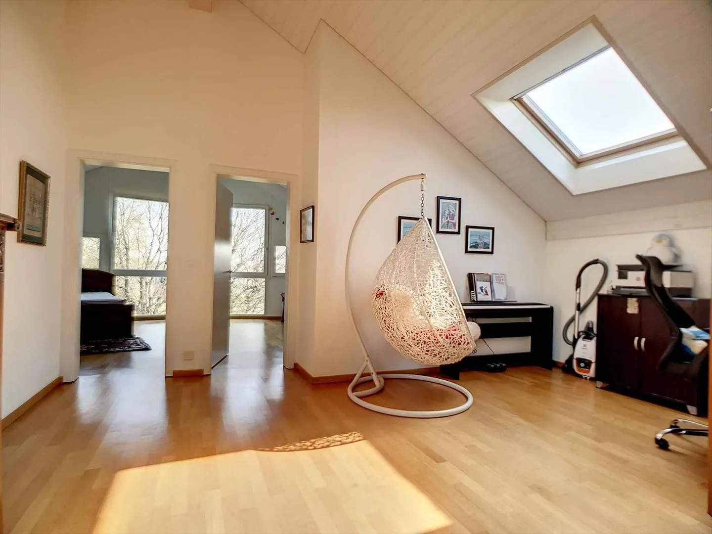Duplex with garden adjacent to the International School of Lausanne (Yield 4%) - Photo 9 of 13