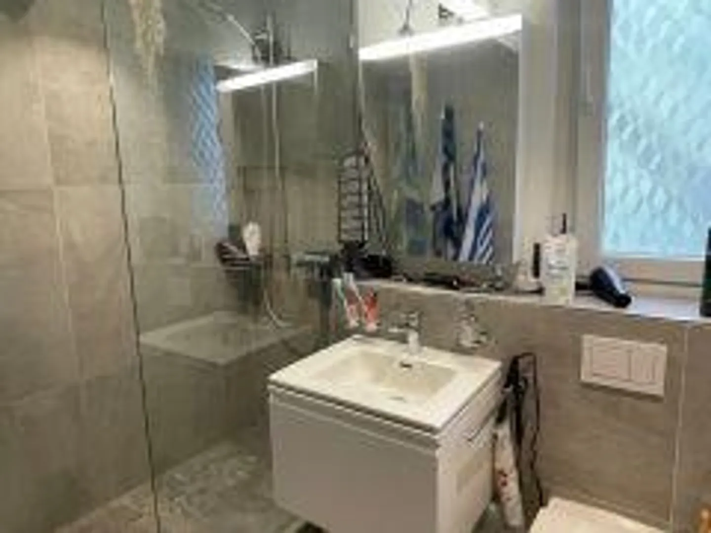 Appartement moderne dans un emplacement central - Photo 3 sur 6