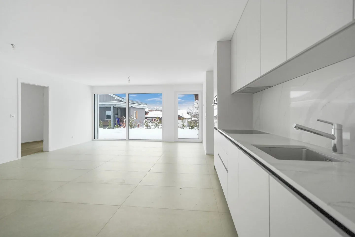 Nid familial nouvellement construit avec appartement - Photo 2 sur 13