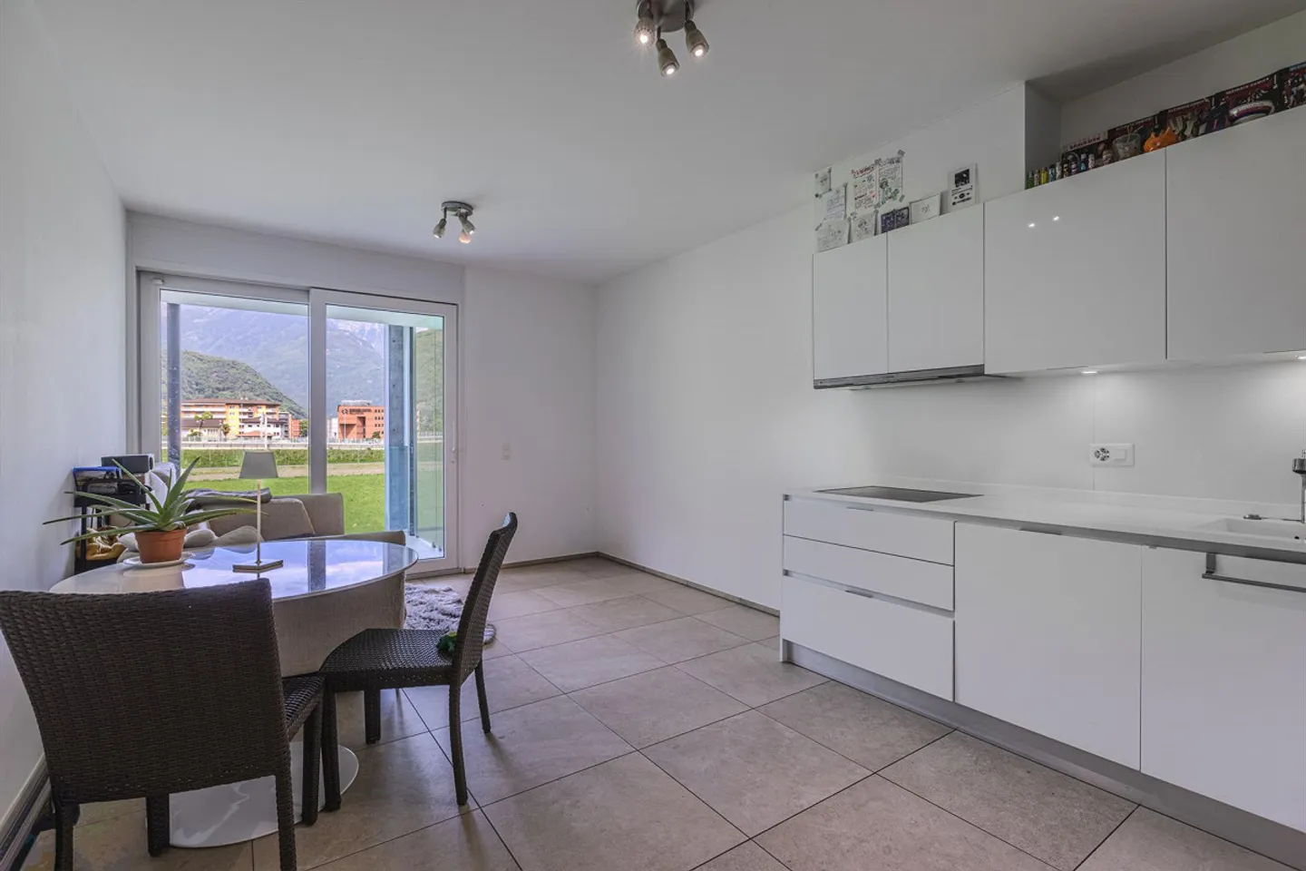 SPLENDIDE 2.5 PIÈCES NOUVEAU BÂTIMENT À BELLINZONA - Photo 2 sur 7