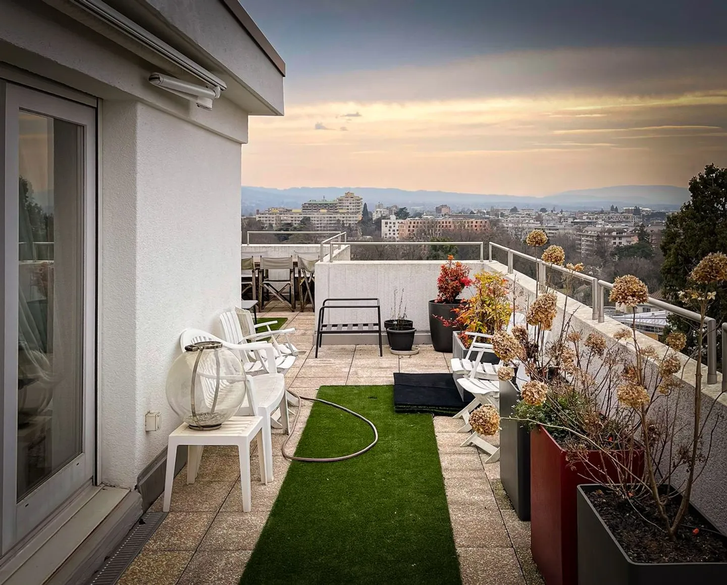 Attico duplex eccezionale con terrazza panoramica e vista sul lago - Foto 6 di 6