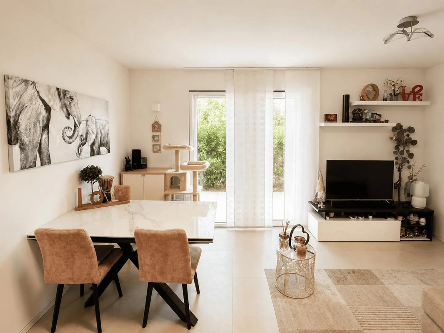 Modern Apartment with Pool - Photo 3 of 13