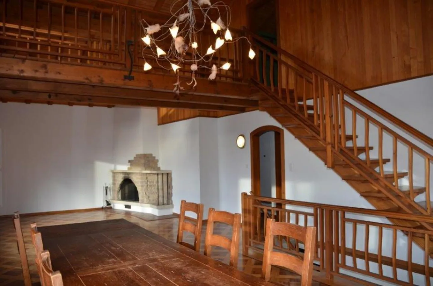 Very beautiful chalet with exceptional view of the lake - Photo 4 of 13