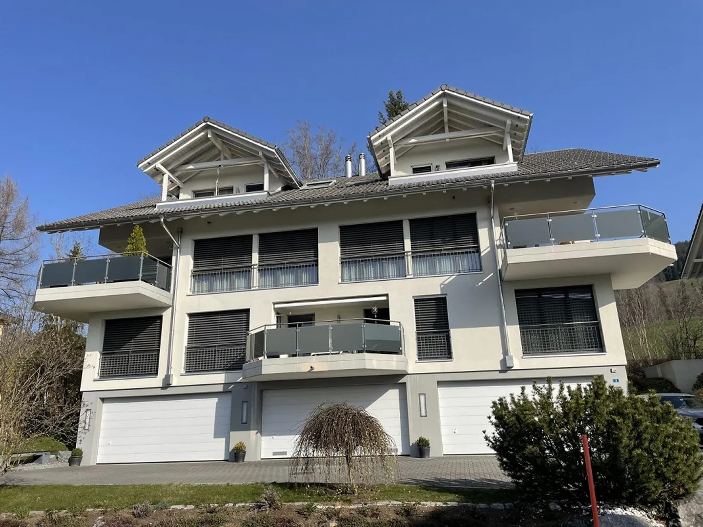 APPARTEMENT AU REZ-DE-CHAUSSÉE DE 4,5 PIÈCES - Photo 1 sur 31