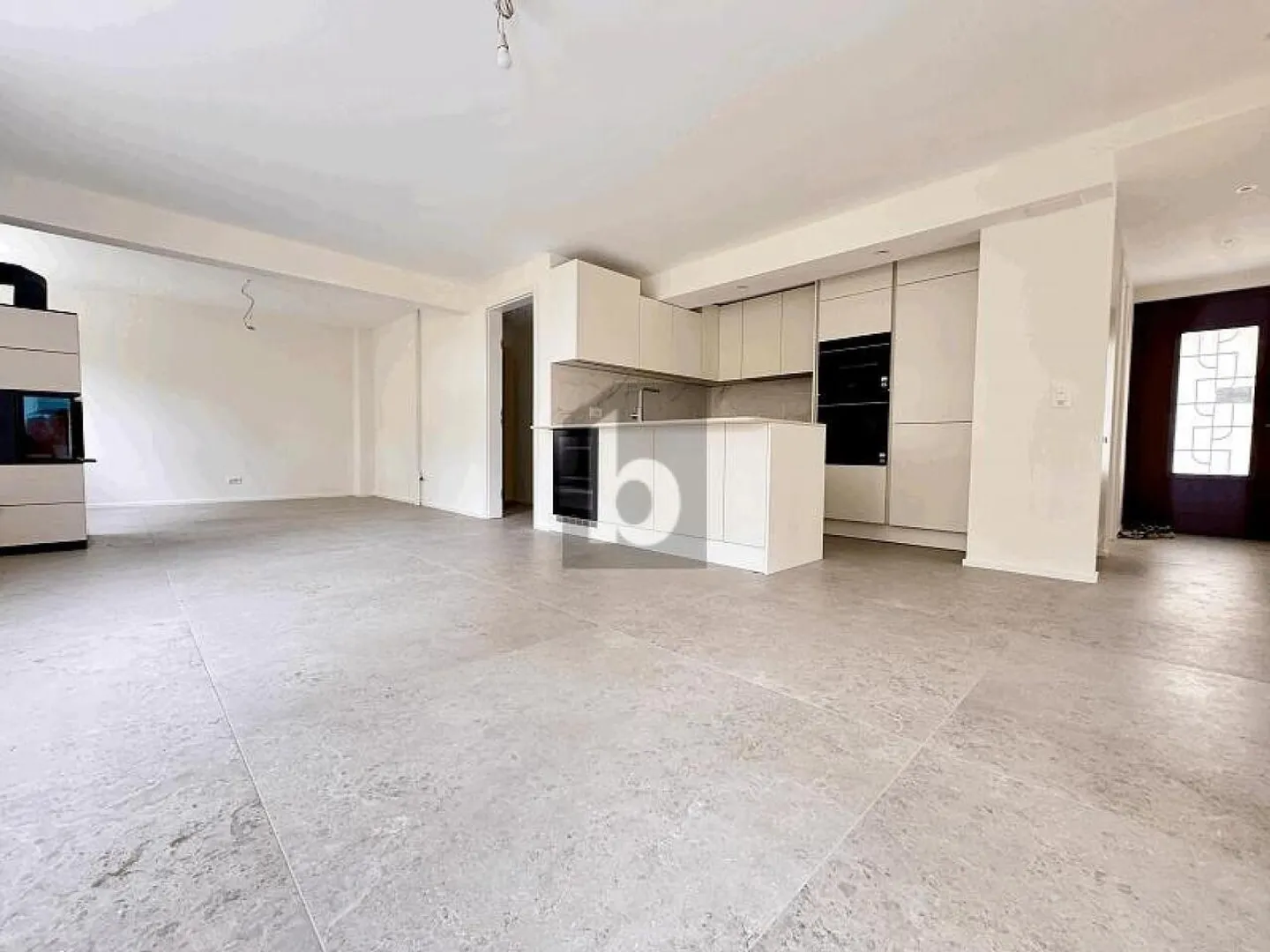 HIGH STANDING WITH GARDEN OF 545M2 - Photo 3 of 6