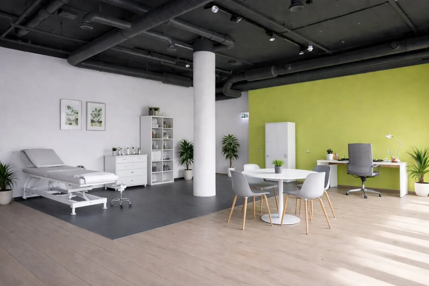 Attractive commercial space with shop window front in a central location - Photo 7 of 10