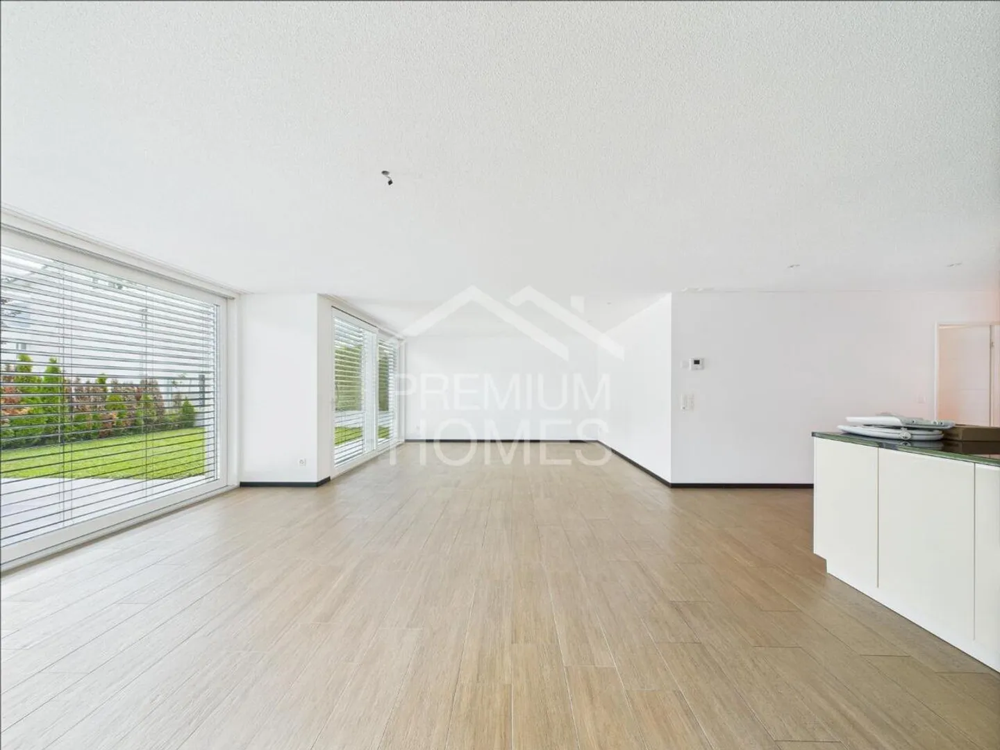 Stylish Garden Apartment with 4.5 Rooms - Photo 3 of 10