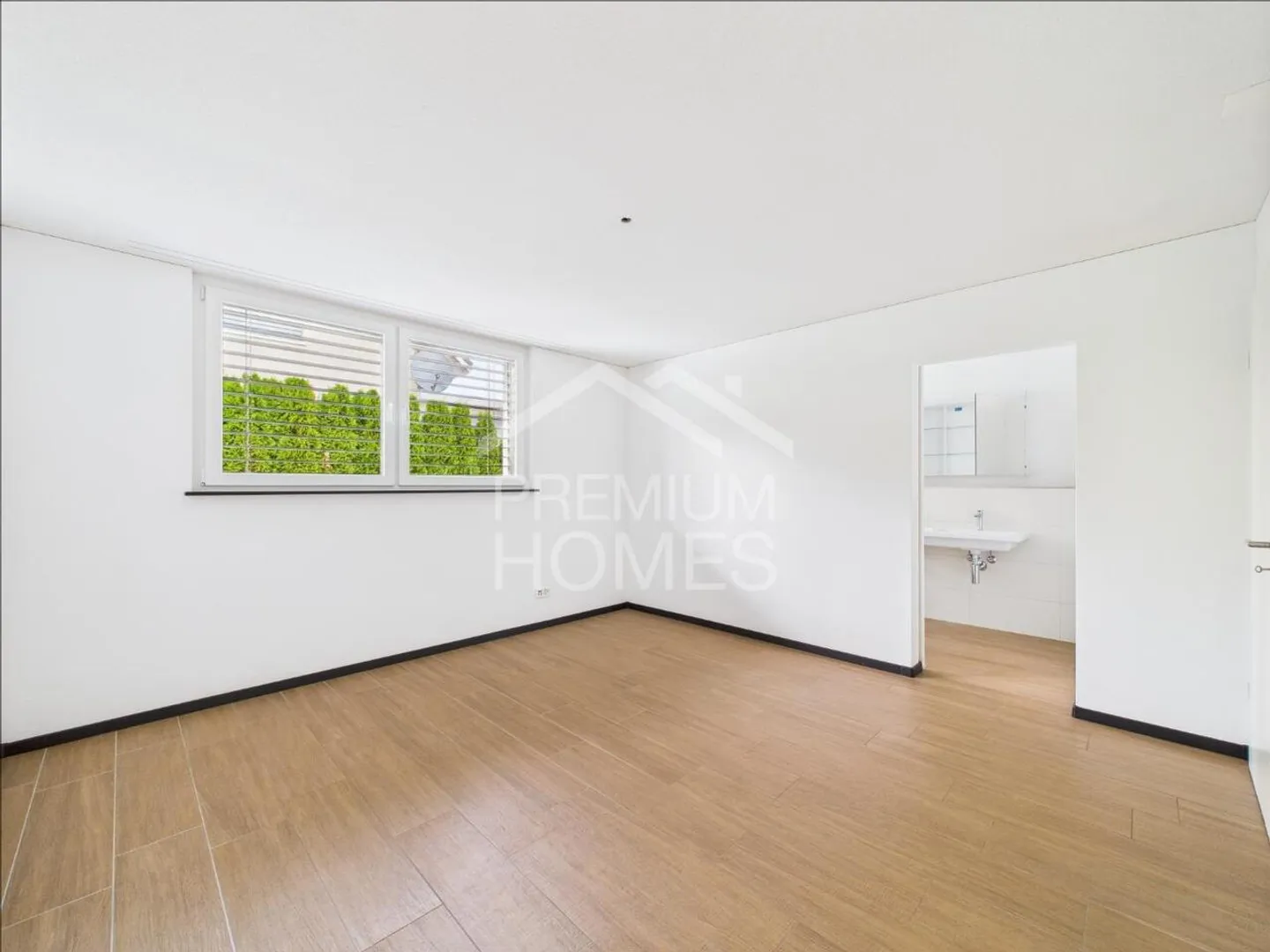 Stylish Garden Apartment with 4.5 Rooms - Photo 6 of 10
