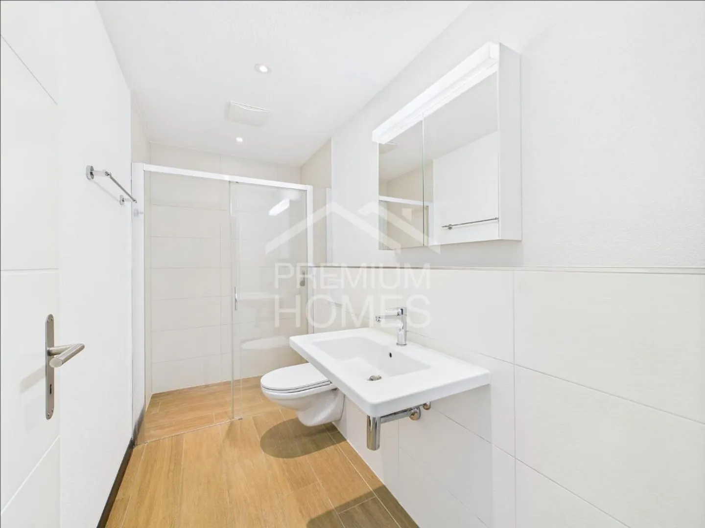 Stylish Garden Apartment with 4.5 Rooms - Photo 9 of 10