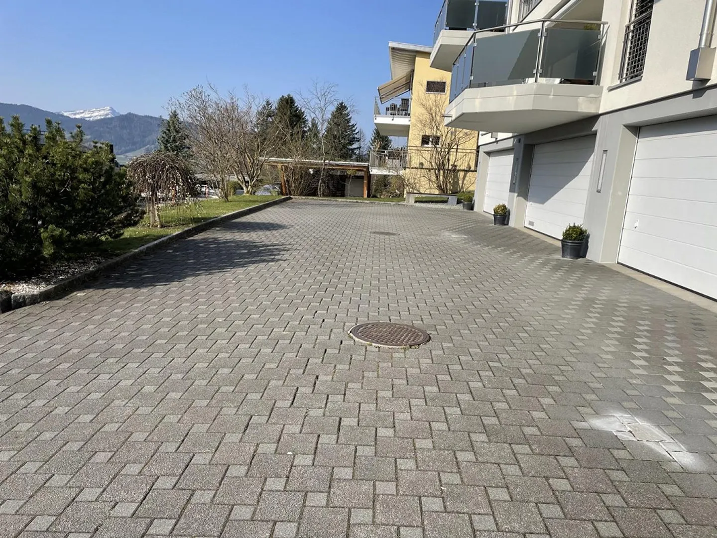 APPARTEMENT AU REZ-DE-CHAUSSÉE DE 4,5 PIÈCES - Photo 4 sur 31