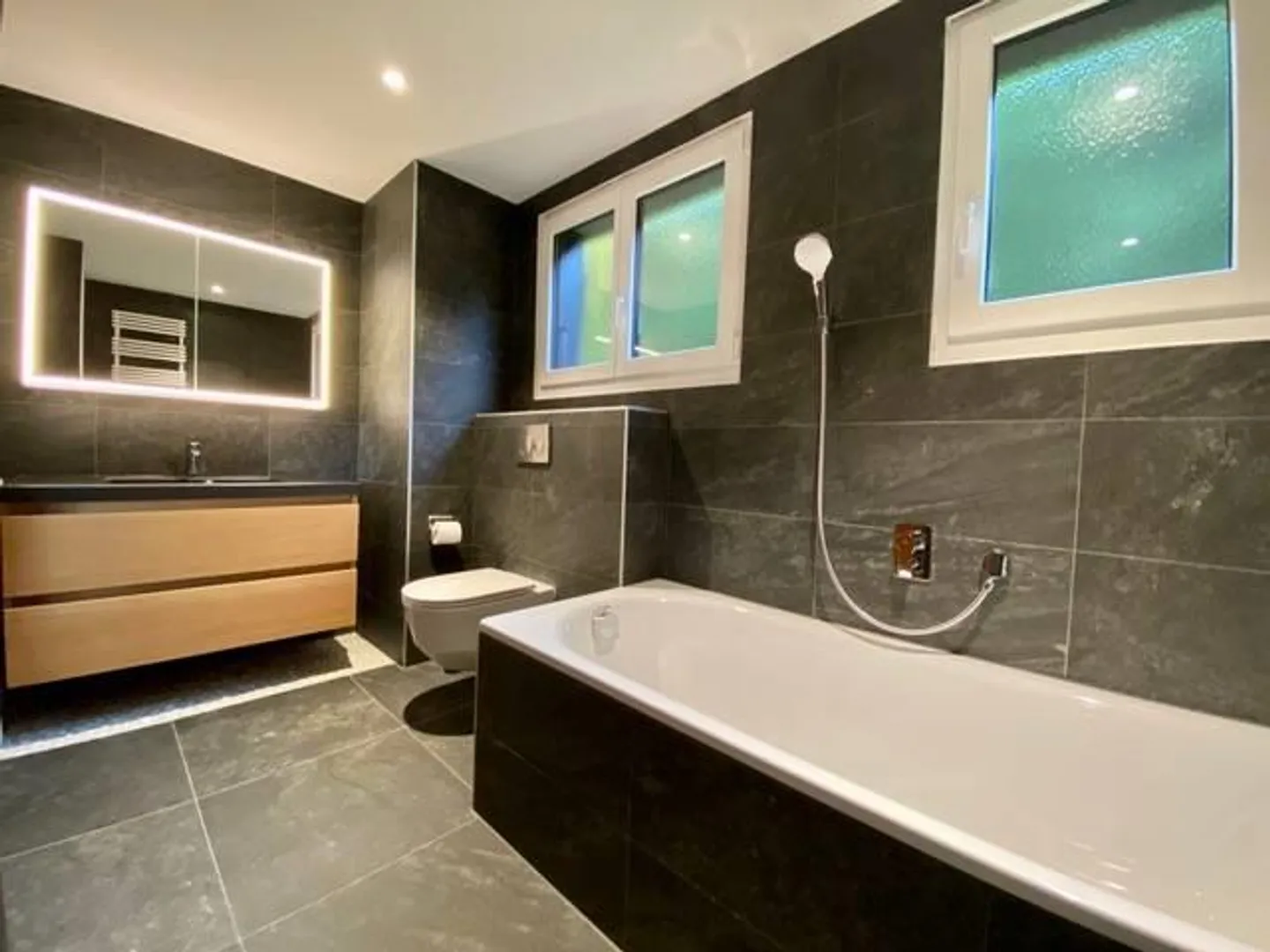 Very beautiful chalet with exceptional view of the lake - Photo 7 of 13