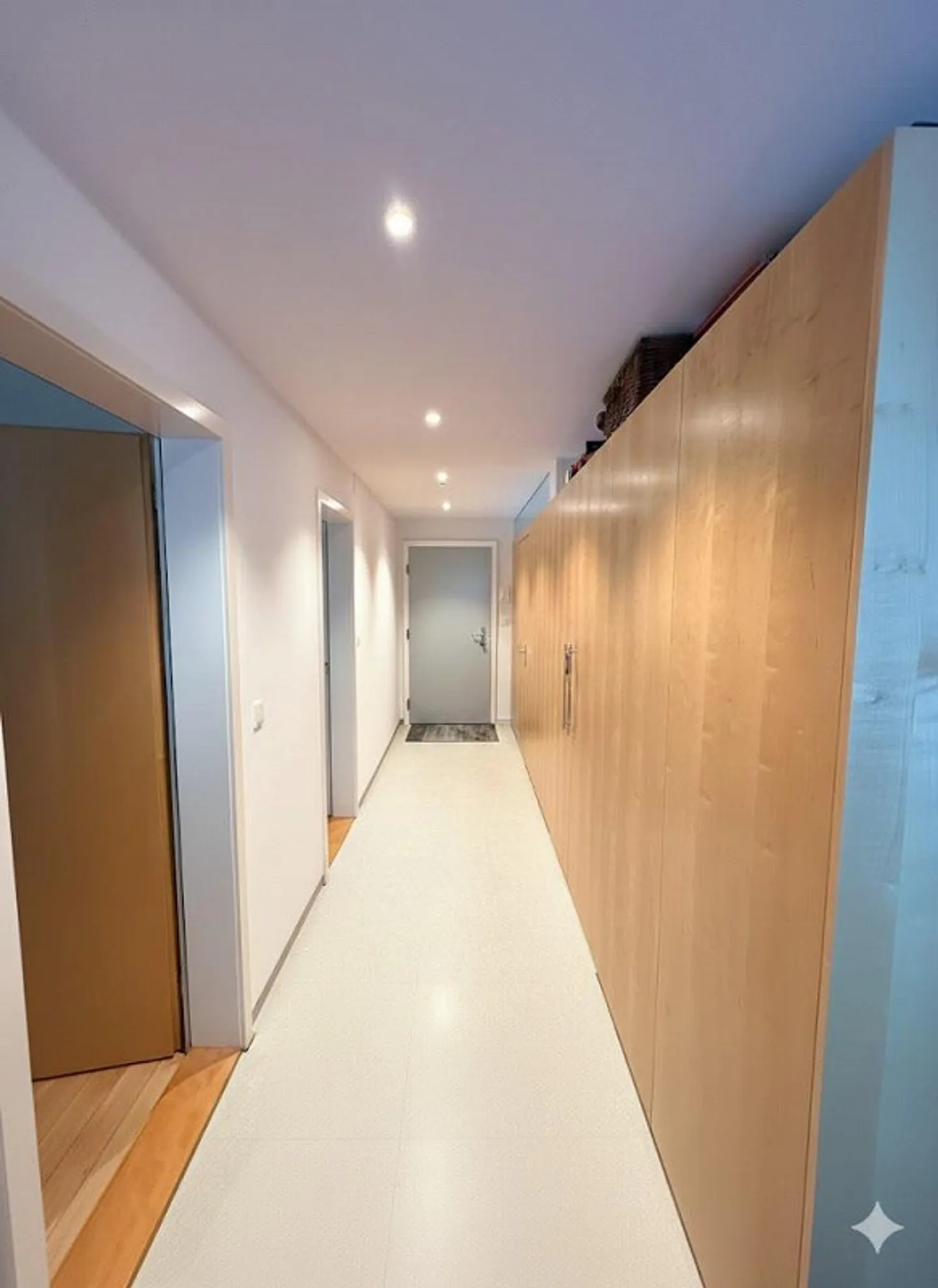 2.5-Room Ground Floor Apartment - Newly Renovated in a Central Location - Photo 2 of 10