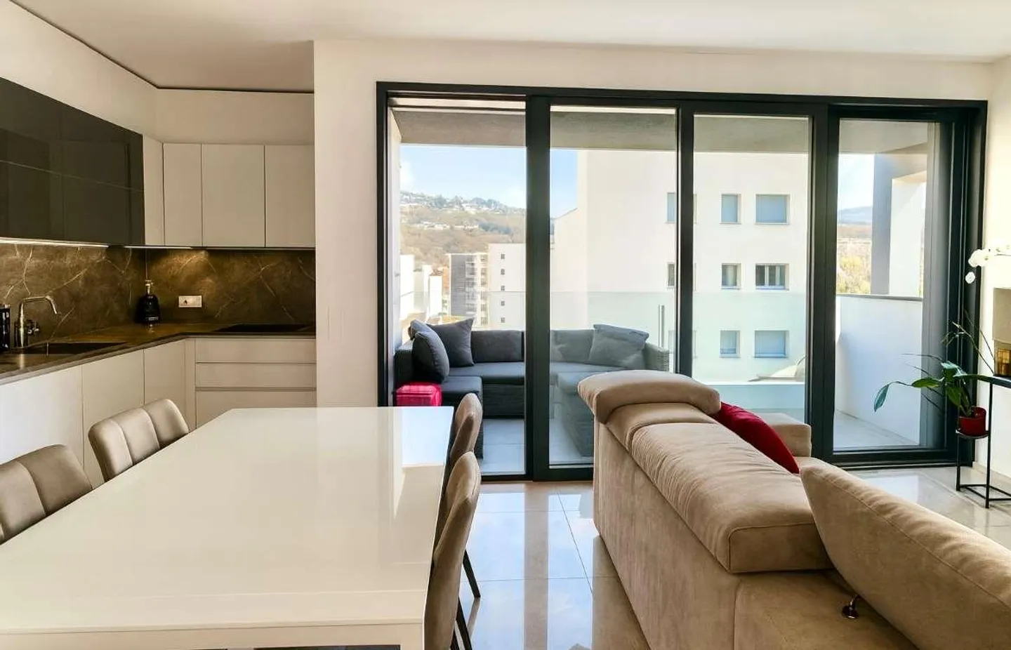 Appartement moderne avec des équipements de haute qualité, proche des services - Photo 2 sur 13