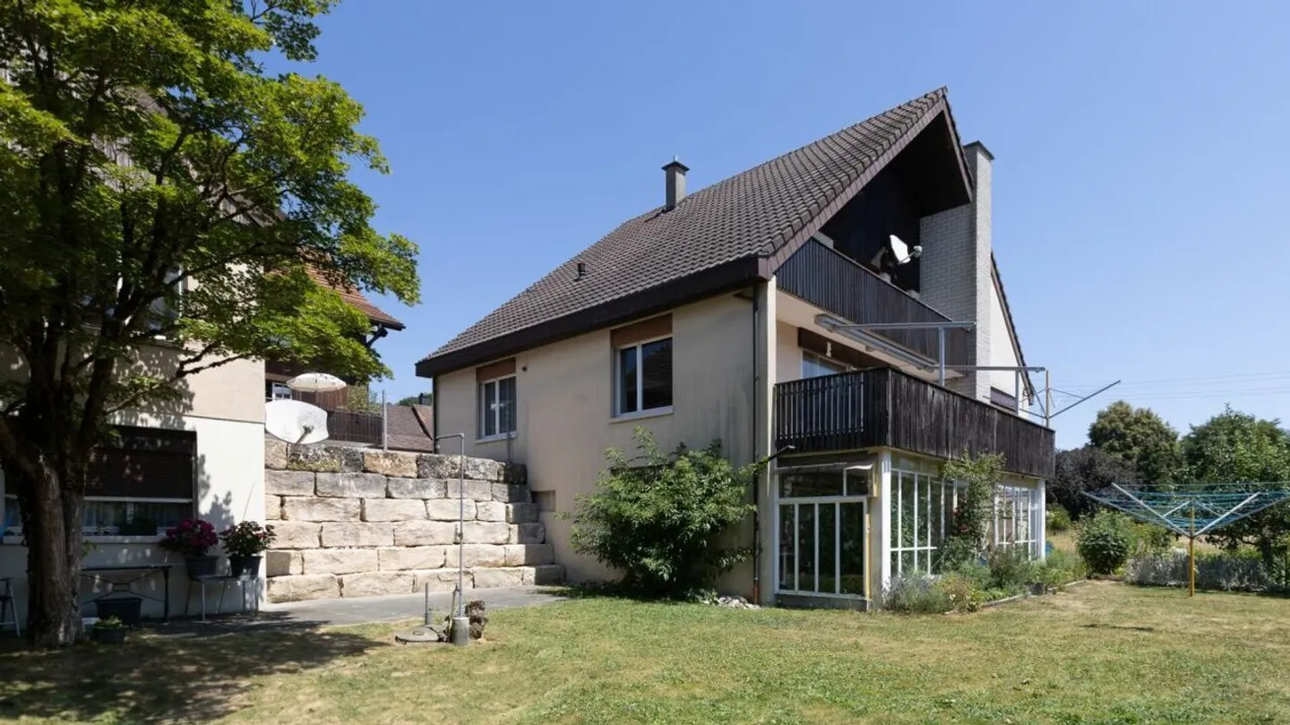 Freistehendes Einfamilienhaus mit Sonnenterrassen und Einliegerwohnung - Foto 2 von 30