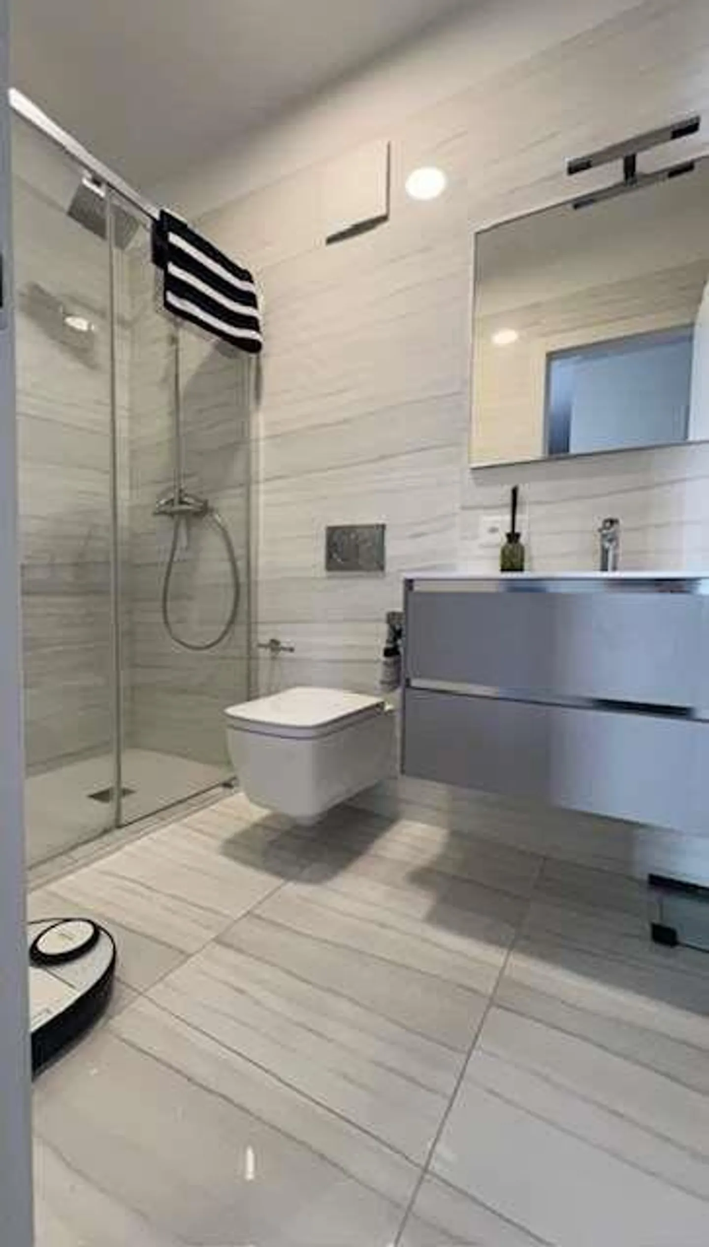 Appartement moderne avec des équipements de haute qualité, proche des services - Photo 8 sur 13