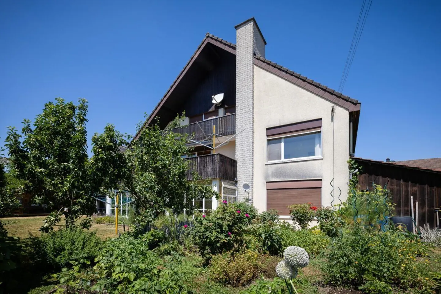 Freistehendes Einfamilienhaus mit Sonnenterrassen und Einliegerwohnung - Foto 3 von 30