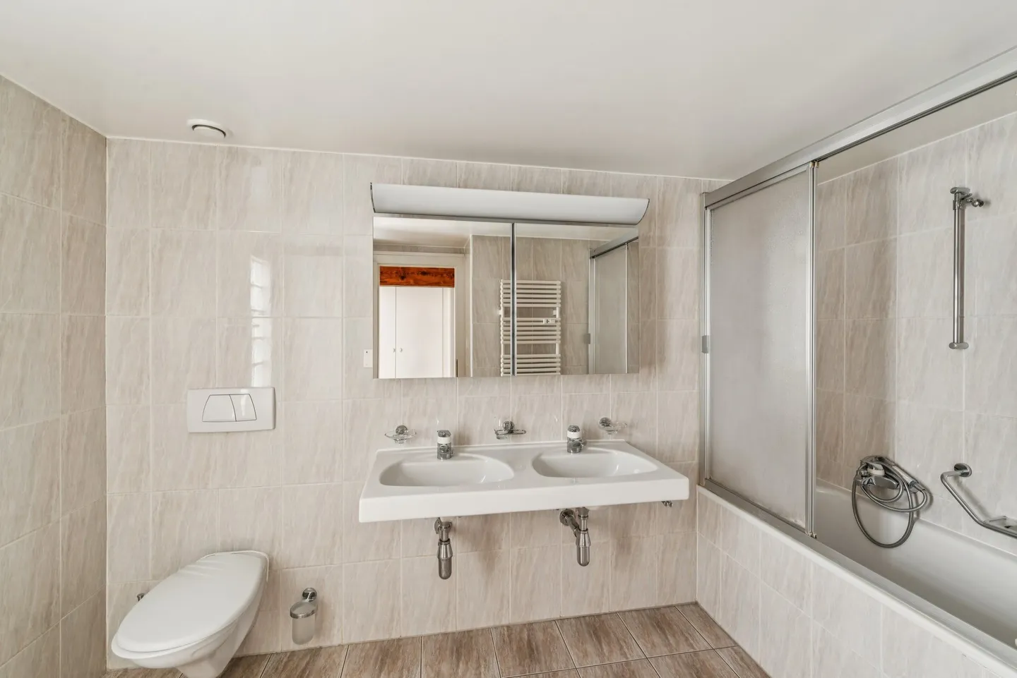 Magnificent renovated duplex of 7 rooms with balcony in the heart of Geneva - Photo 4 of 10