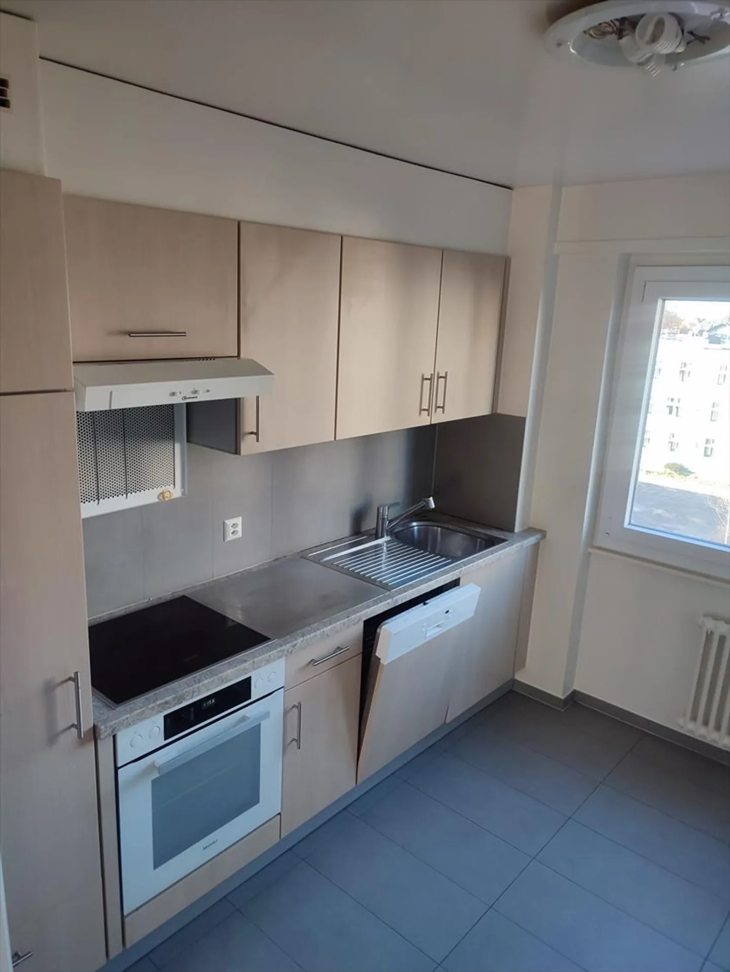 Spacious and bright accommodation, very well located in a family neighborhood. - Photo 3 of 7