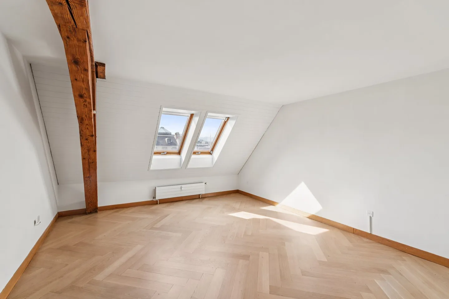Magnificent renovated duplex of 7 rooms with balcony in the heart of Geneva - Photo 7 of 10