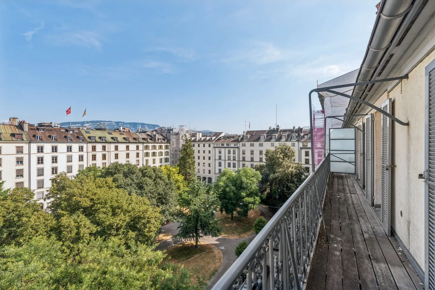 Magnificent renovated duplex of 7 rooms with balcony in the heart of Geneva - Photo 9 of 10