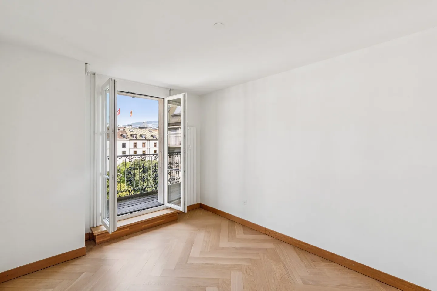 Magnificent renovated duplex of 7 rooms with balcony in the heart of Geneva - Photo 5 of 10