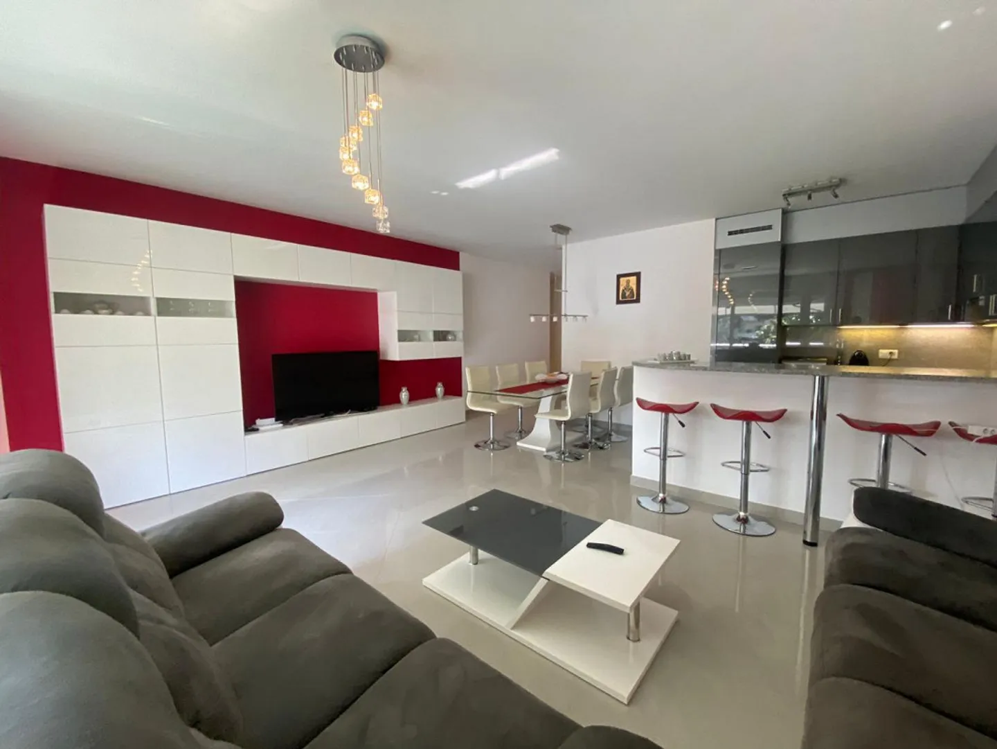 Appartamento 4 1/2 locali nel centro città con vista tranquilla e soleggiata... - Foto 2 di 17