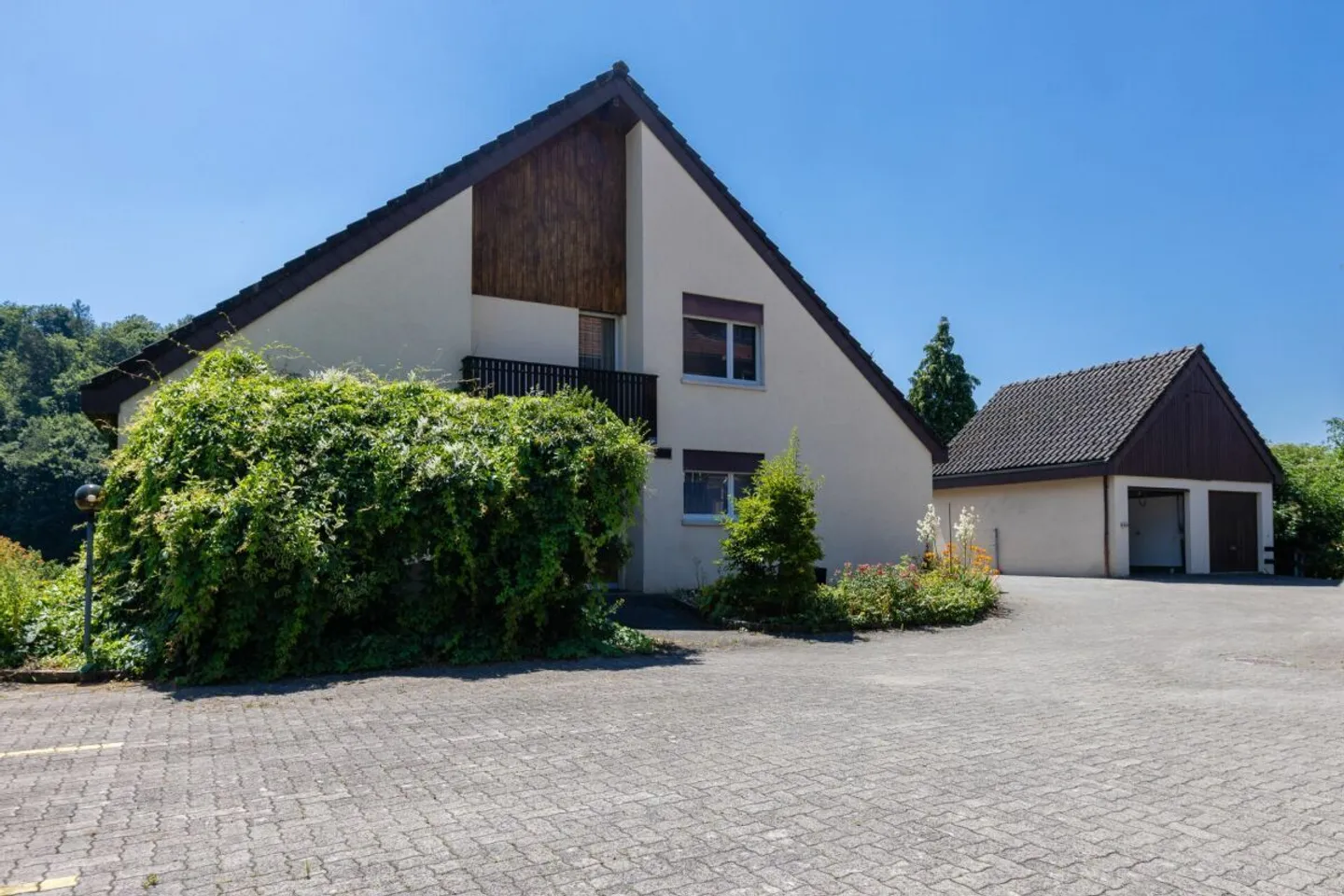 Freistehendes Einfamilienhaus mit Sonnenterrassen und Einliegerwohnung - Foto 6 von 30