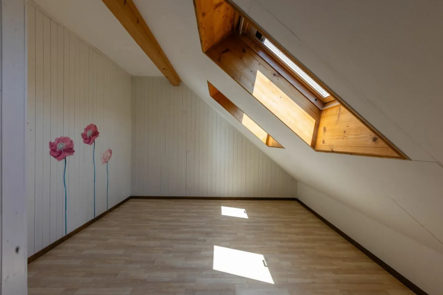 Freistehendes Einfamilienhaus mit Sonnenterrassen und Einliegerwohnung - Foto 11 von 30