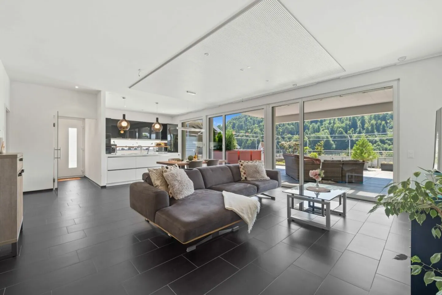ELEGANT TERRACE SPECTACLE - Photo 2 of 9