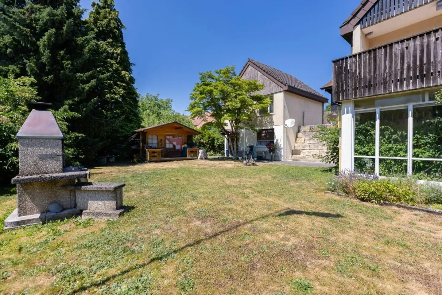 Freistehendes Einfamilienhaus mit Sonnenterrassen und Einliegerwohnung - Foto 7 von 30