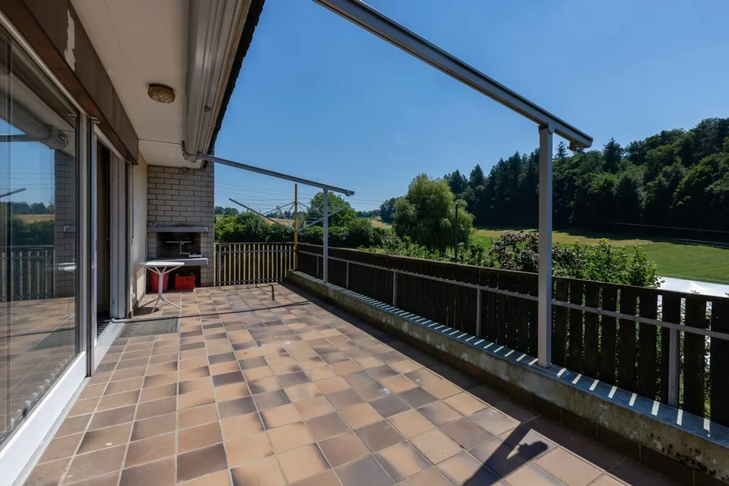 Freistehendes Einfamilienhaus mit Sonnenterrassen und Einliegerwohnung - Foto 8 von 30