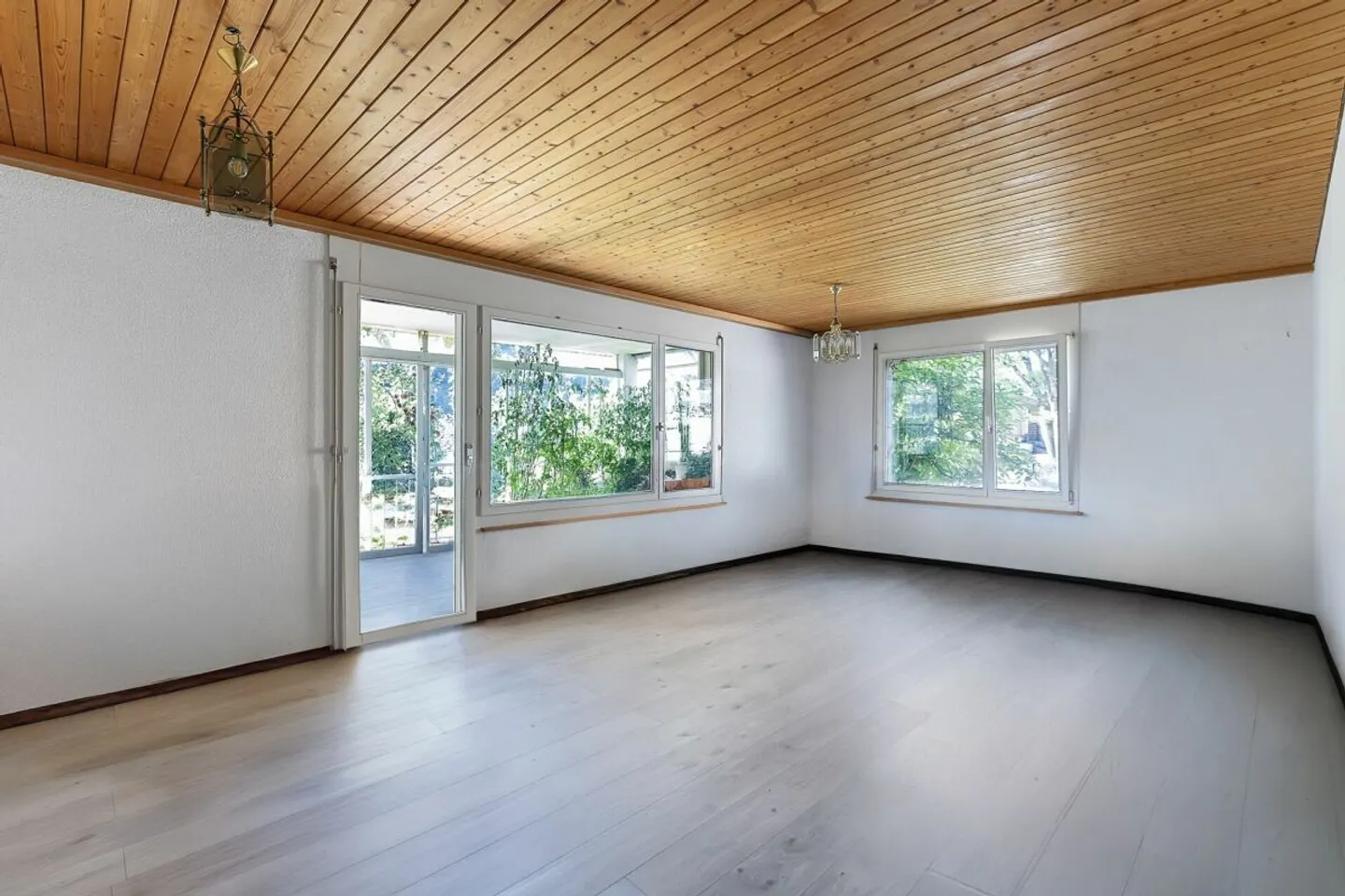 Freistehendes Einfamilienhaus mit Sonnenterrassen und Einliegerwohnung - Foto 10 von 30