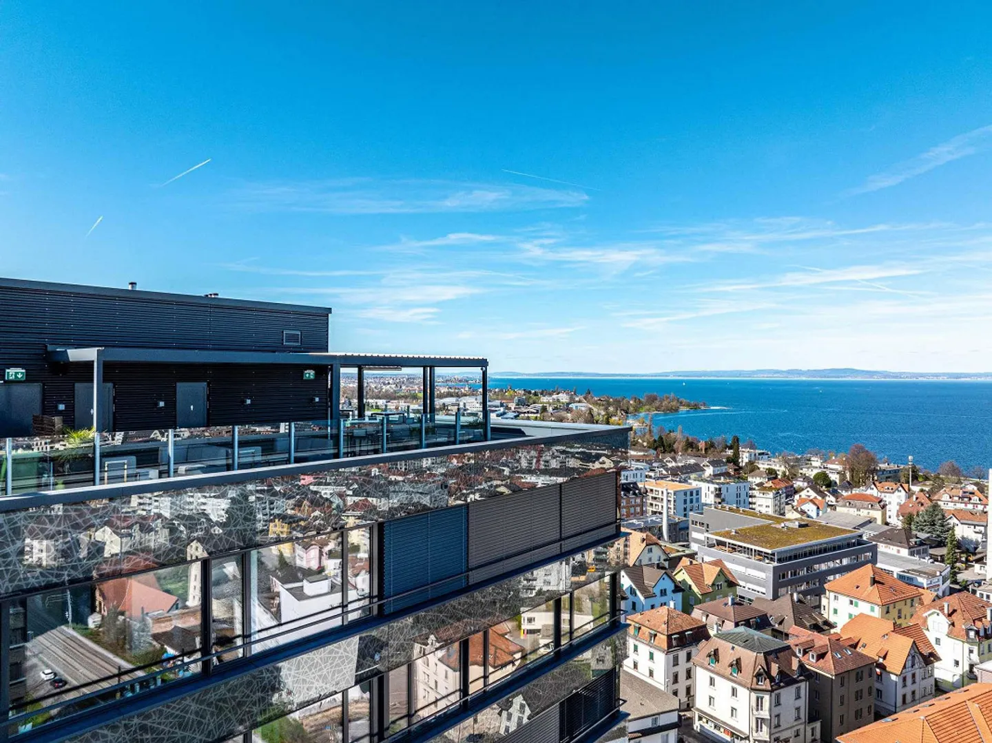 Spazio commerciale esclusivo con vista panoramica sul lago - Foto 3 di 10